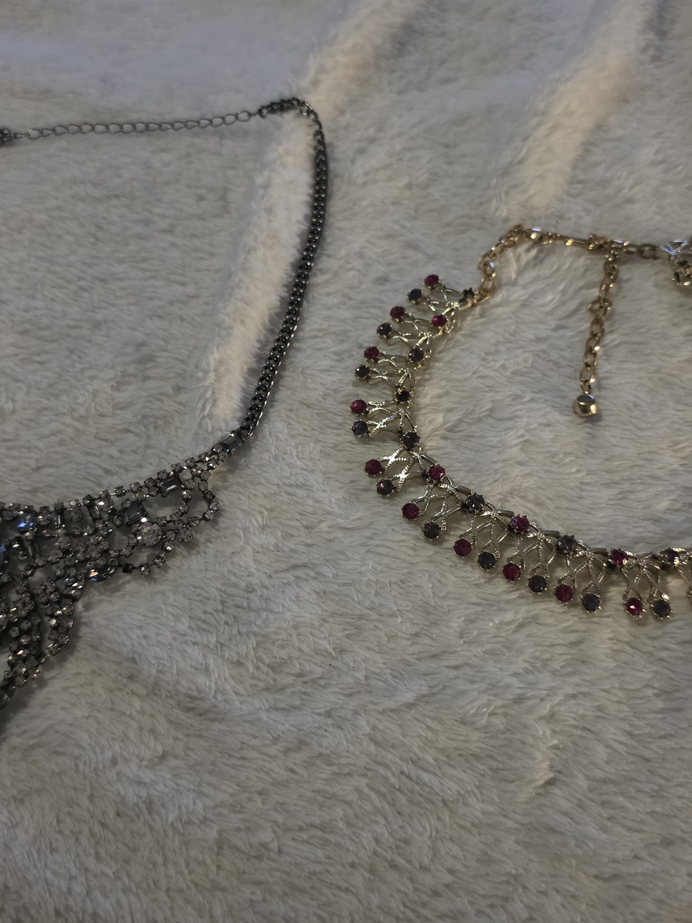Gold and Red Crystal Choker Necklace - Elegant Women's Jewelry - Picture 6 of 8